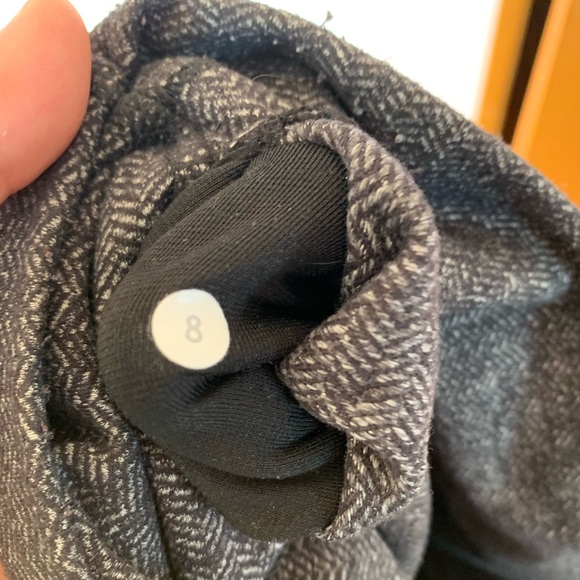 Lululemon size 8 grey leggings - Picture 3 of 3